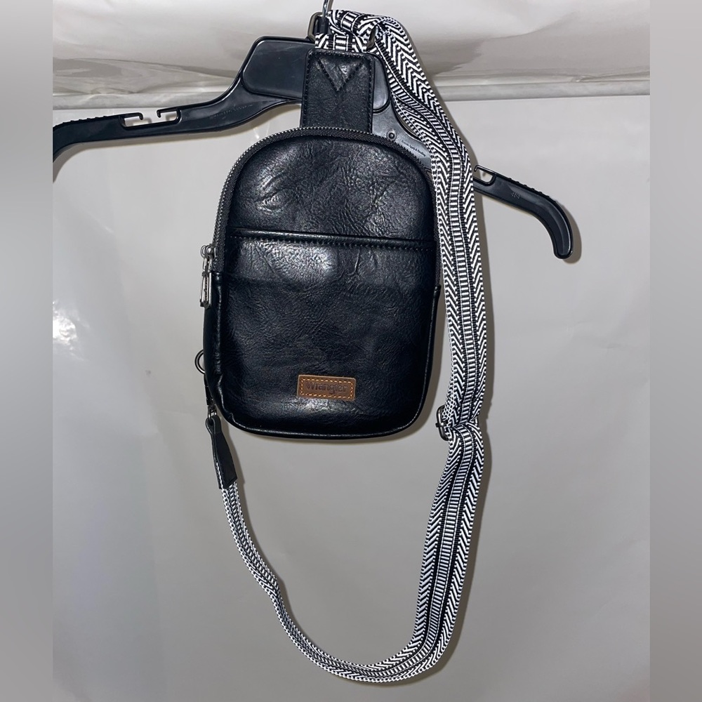 Wrangler Black Leather Crossbody Bag with 2 zipper pockets and one snap pocket